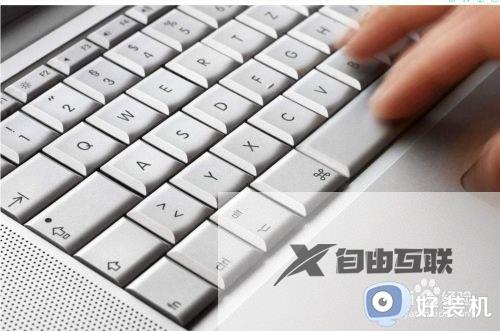 笔记本电脑自带键盘灯怎么开启_笔记本电脑键盘亮光在哪设置