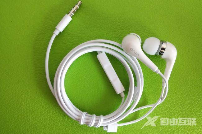 Win11麦克风显示未插上怎么办